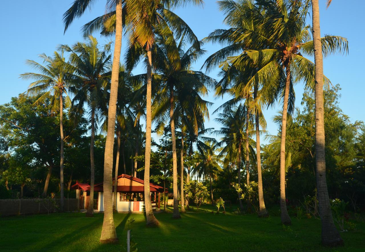 Amigos Bungalows Gili Meno Exterior photo