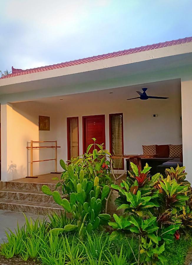 Amigos Bungalows Gili Meno Exterior photo